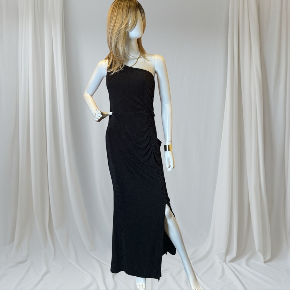 Lulu's Black One Shoulder Sleeveless Gown NWT